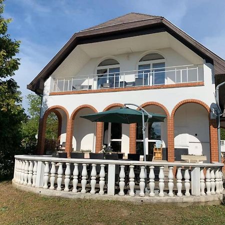 Landhaus Toereki Mit Pool Сиофок Екстериор снимка