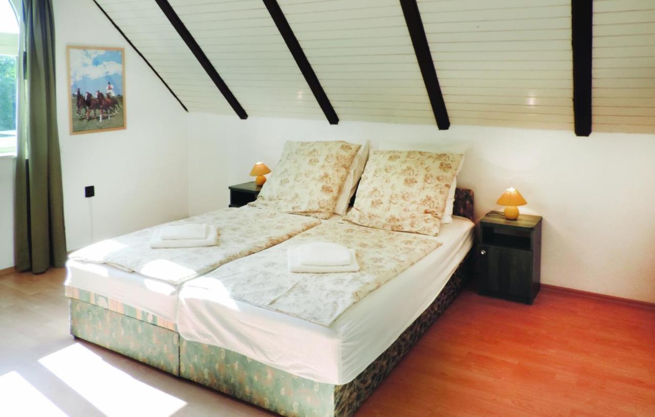 Landhaus Toereki Mit Pool Сиофок Екстериор снимка